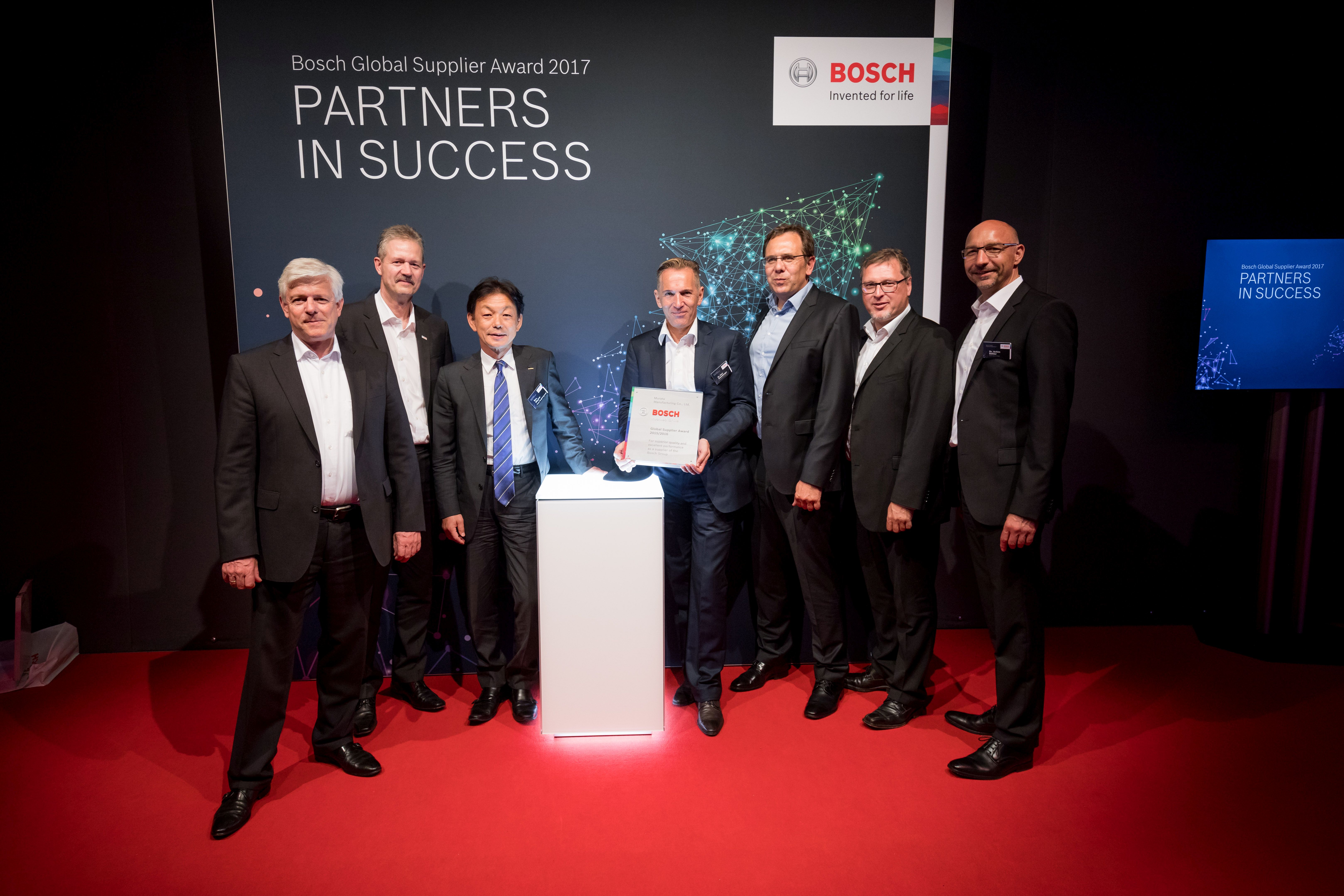 Murata representatives receiving two Bosch “Partners In Success” Global Supplier Awards for 2017
