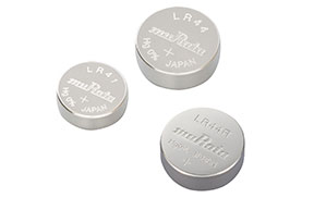 Alkaline manganese batteries